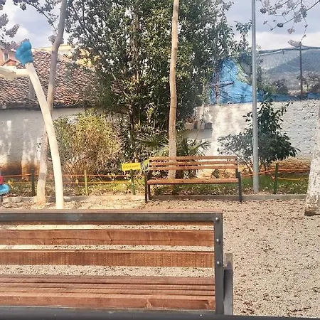 Zeus Apartament *