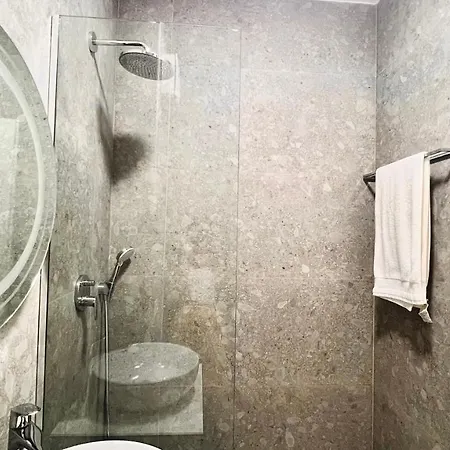 Zeus Apartment