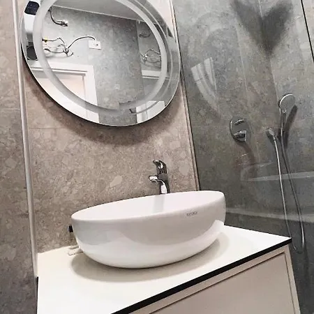Zeus Apartment *