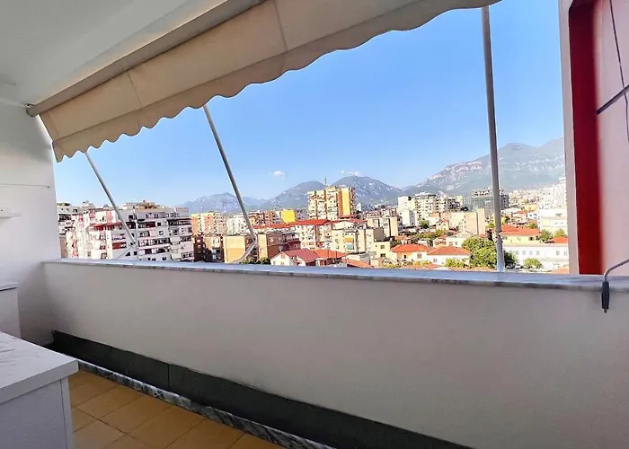 アパート Zeus ティラナ